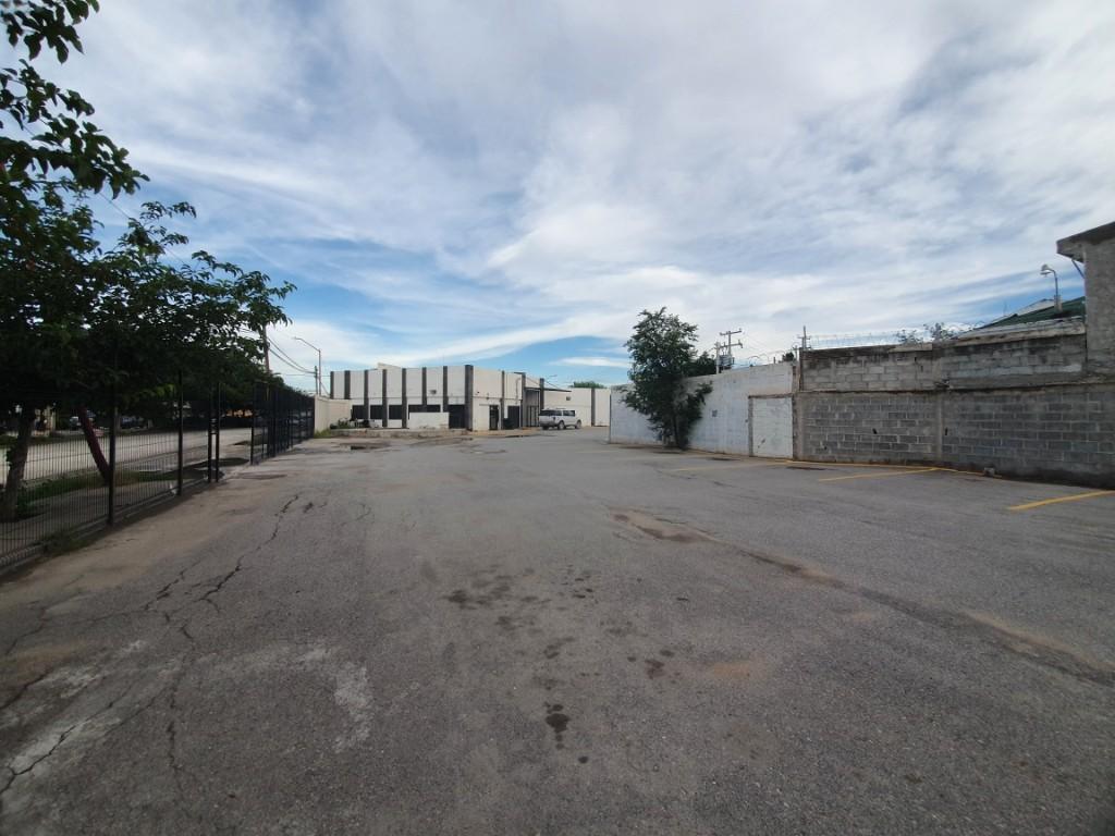 SE RENTA LOCAL COMERCIAL EN PASEO DE LA VICTORIA CON MUCHO ESTAC en Ciudad Juárez - Imagen 10