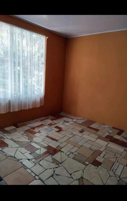 Cuarto completamente independiente, sencillo en San José - Imagen 3