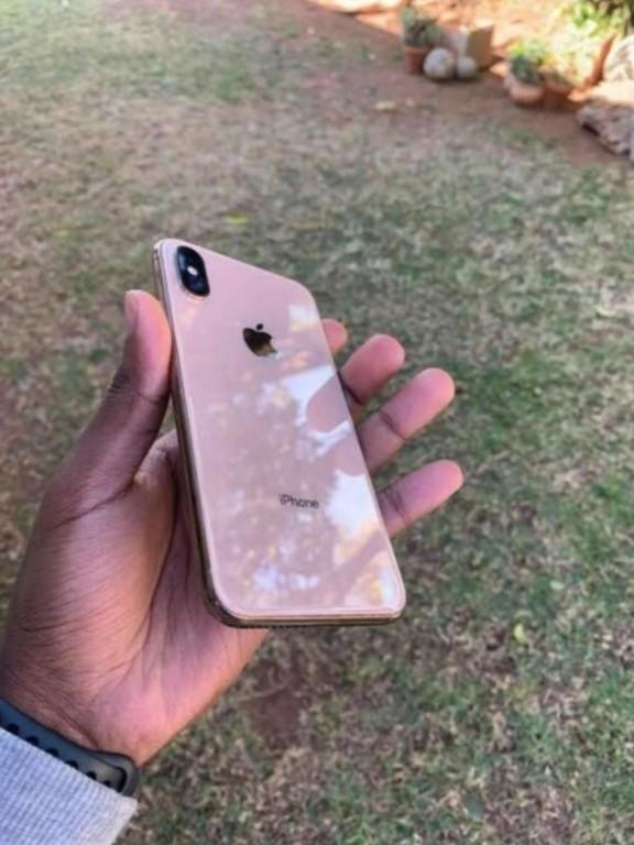 Selling iPhone XS in Alberton - Image 2