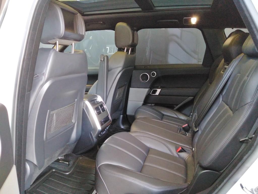 2017 Range Rover Sport 4.4 SDV8 HSE Dynamic in Bloemfontein - Image 5
