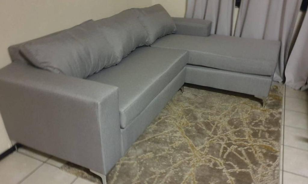 Corner couch in Randburg - Image 3