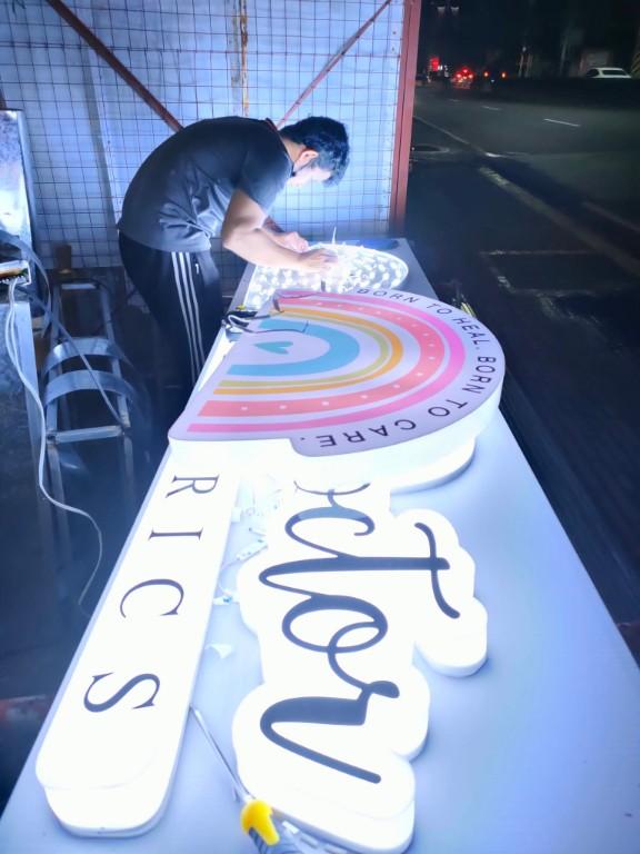 Business Sign Maker in Caruhatan - Image 1