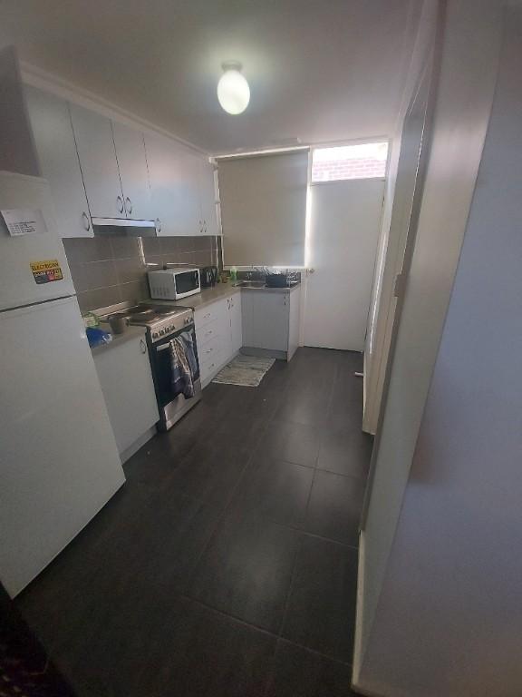 Free accommodation in Hume - Image 2