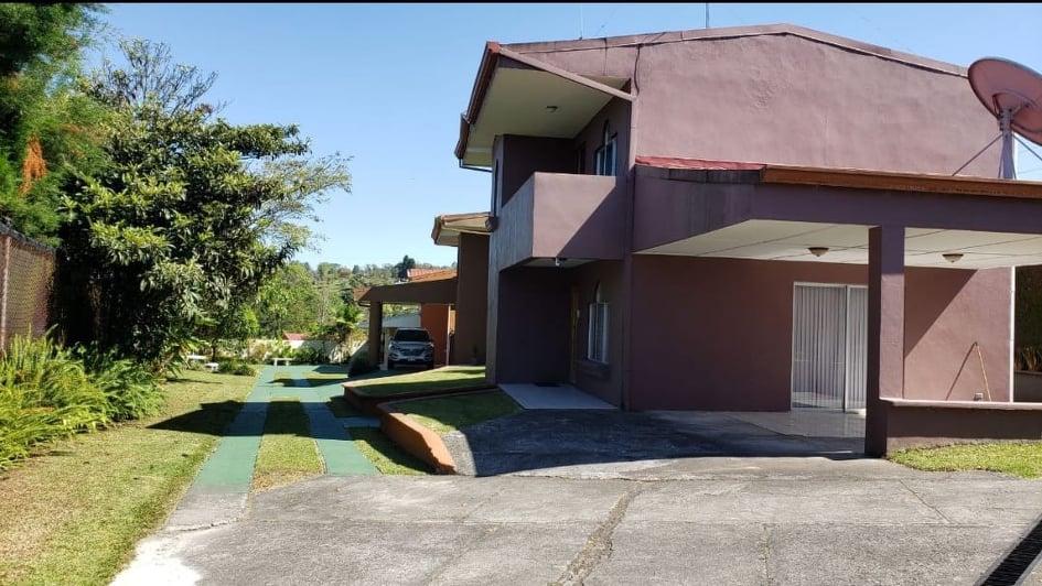 UNA BELLEZA DE PROPIEDAD CON 3 ESPECTACULARES CASAS EN TRES RÍOS en Oreamuno - Imagen 2