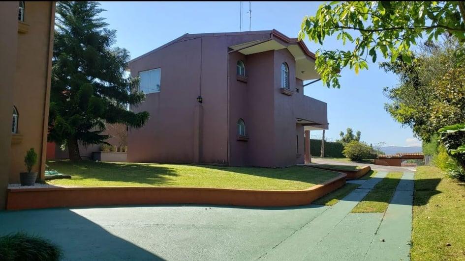 UNA BELLEZA DE PROPIEDAD CON 3 ESPECTACULARES CASAS EN TRES RÍOS en Oreamuno - Imagen 3