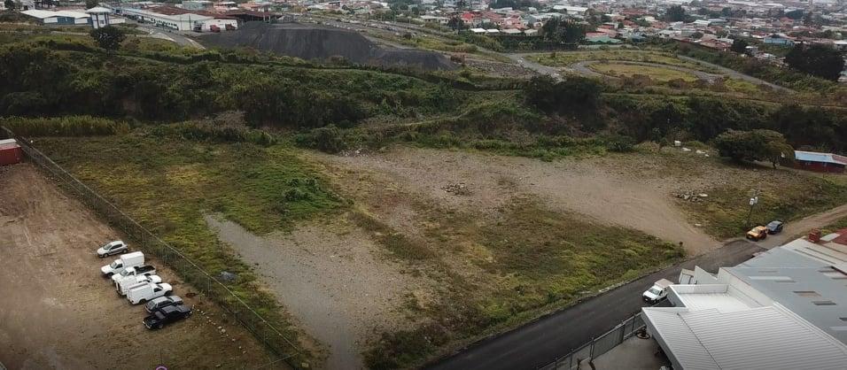PRECIOSA Y ÚTIL PROPIEDAD COMERCIAL EN CARTAGO. en Oreamuno - Imagen 1