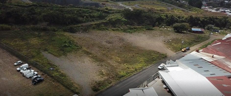 PRECIOSA Y ÚTIL PROPIEDAD COMERCIAL EN CARTAGO. en Oreamuno - Imagen 2