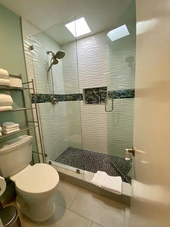 PERFECT DISNEY GETAWAY in Orange - Image 3
