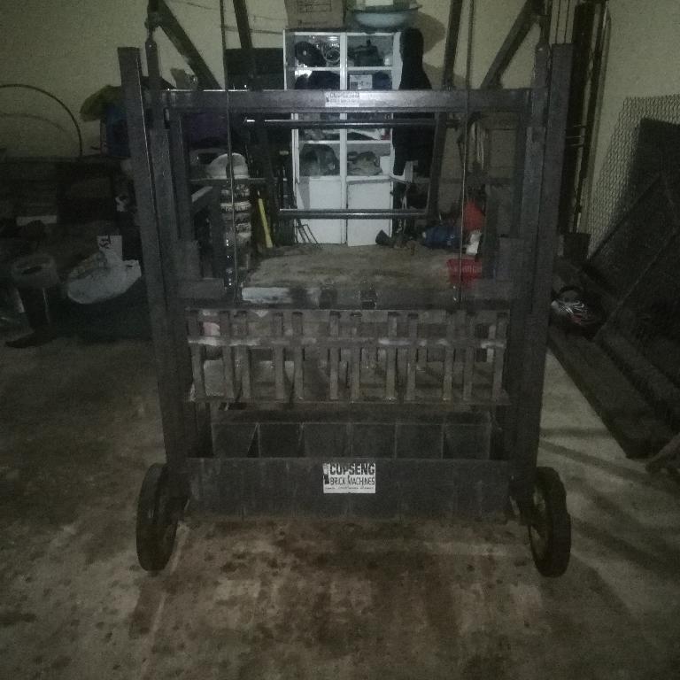Brick making machine in Pretoria - Image 2