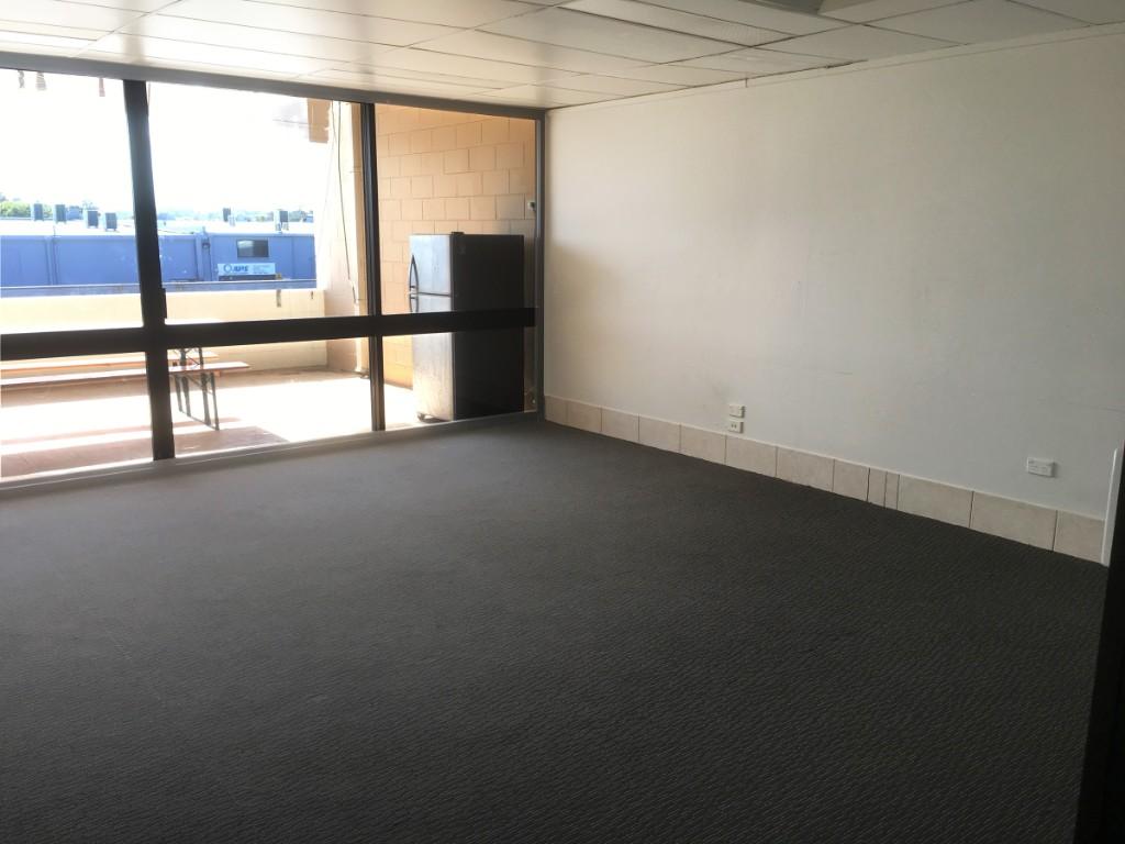Office Space to Rent in Ashmore - Image 3