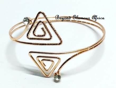 Womens Gold tone triangular armlet in Nairobi - Image 1