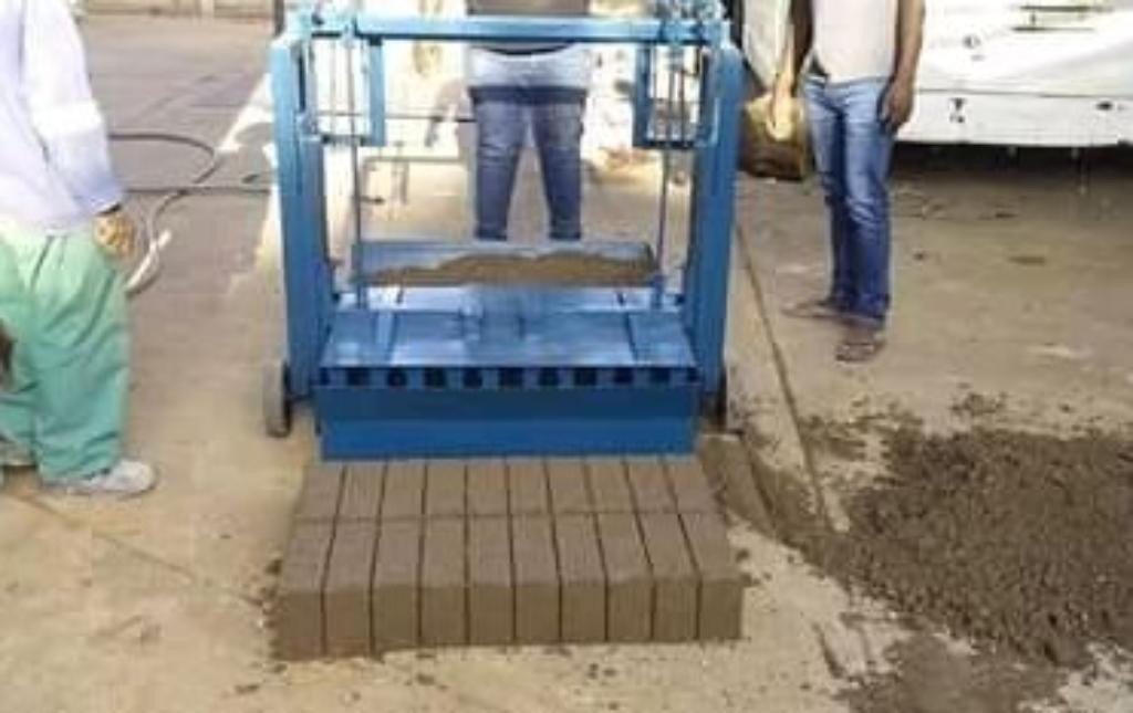 Manual Egglayer Bricks and Blocks machines R24000 each in Randburg - Image 4