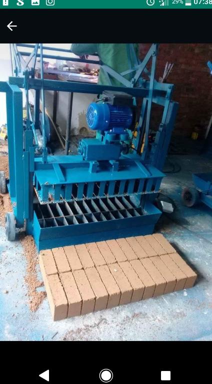 Manual Egglayer Bricks and Blocks machines R24000 each in Randburg - Image 5