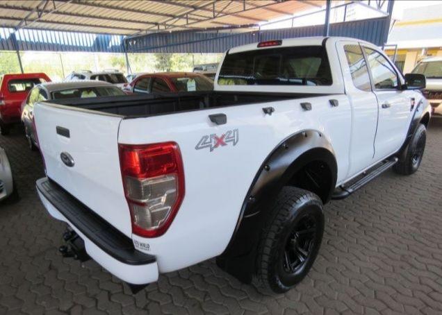 2014 Ford Ranger 3.2 4x4 in Port Elizabeth - Image 4