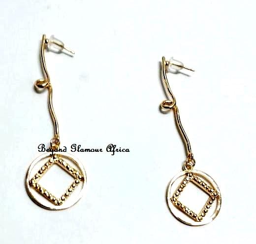Ladies Dangle loop earrings in Nairobi - Image 1