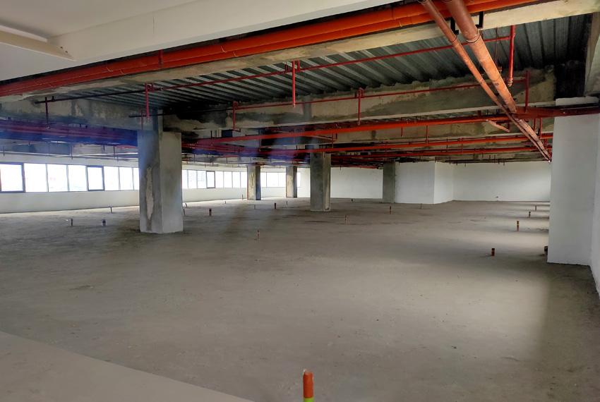 1060 SqM Bare Office Space For Rent In Mandaue in Cebu City - Image 3
