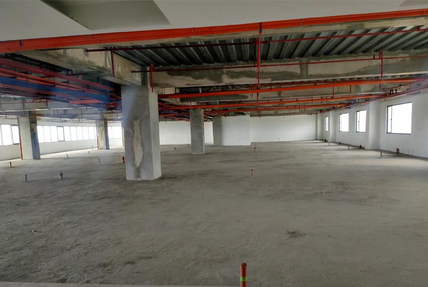 1060 SqM Bare Office Space For Rent In Mandaue in Cebu City - Image 4