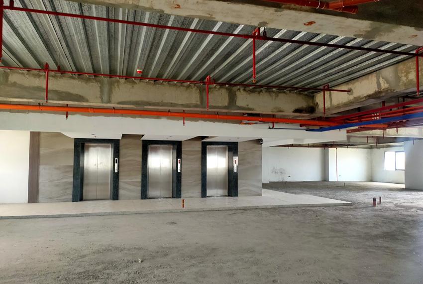 1060 SqM Bare Office Space For Rent In Mandaue in Cebu City - Image 6