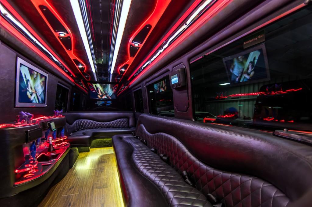 Prom Limo Rental Near Me in Hendon - Image 1