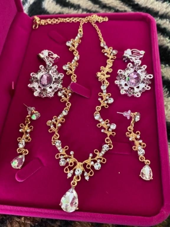 Beautiful wedding set in Springvale - Image 1