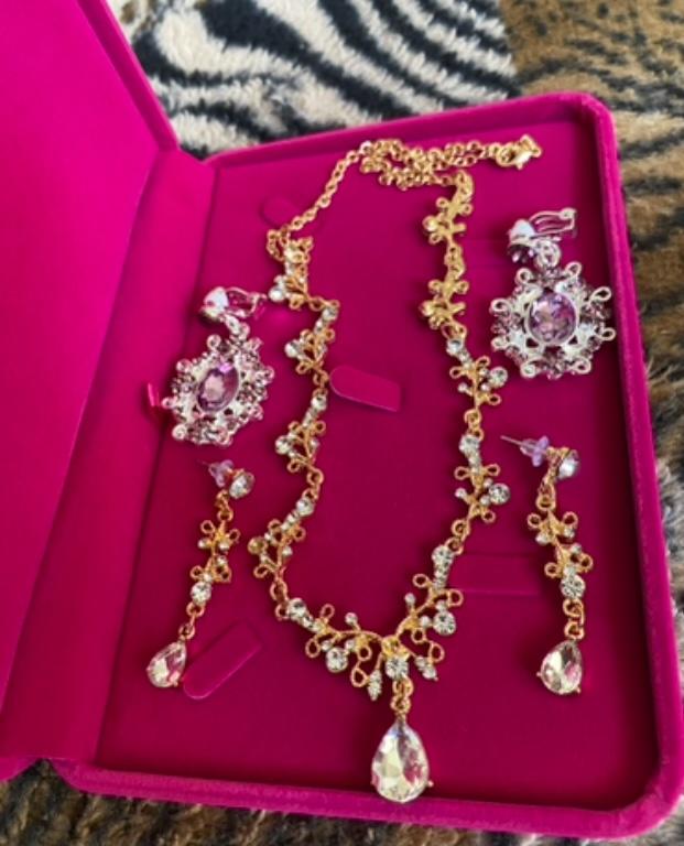 Beautiful wedding set in Springvale - Image 2