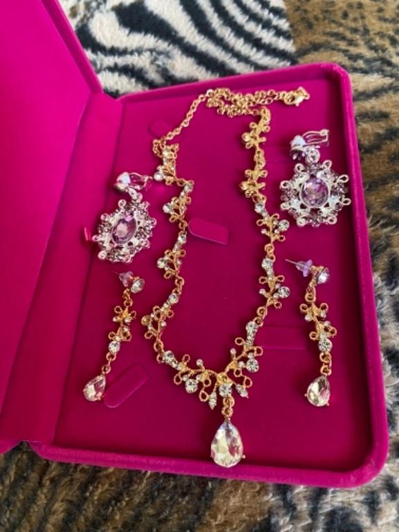 Beautiful wedding set in Springvale - Image 5