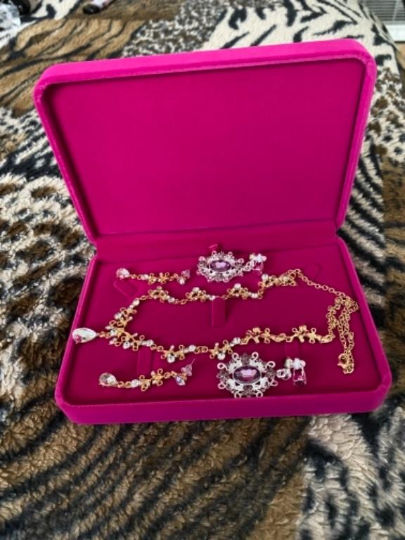 Beautiful wedding set in Springvale - Image 7