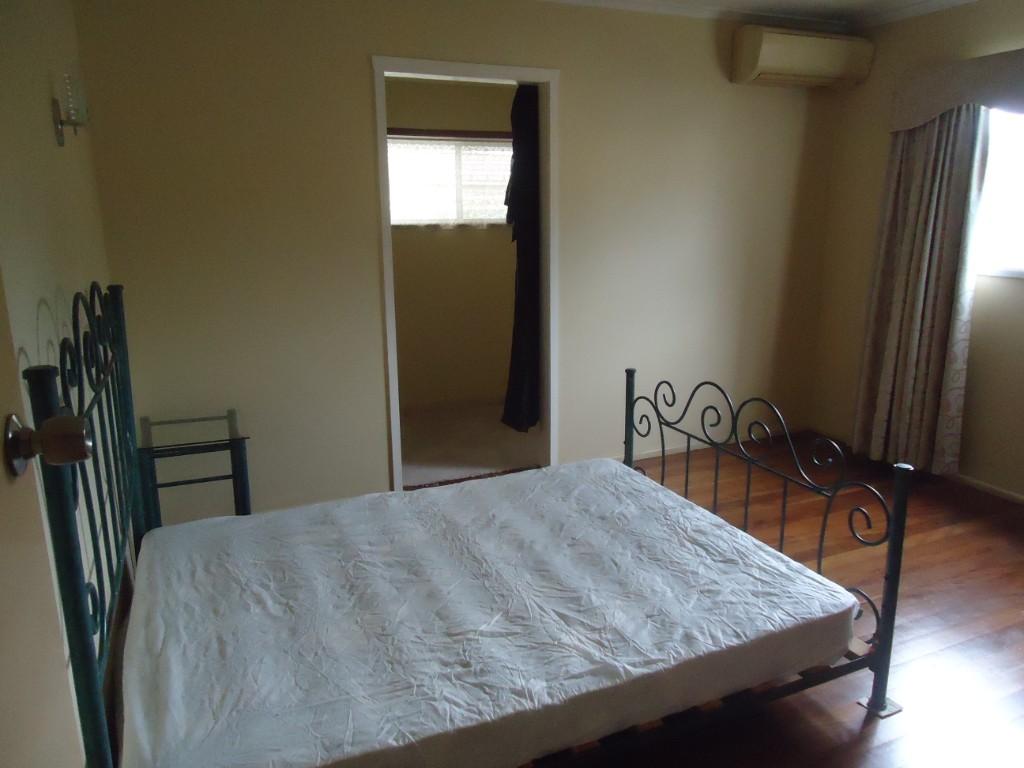 ROOM FOR RENT - SPRINGWOOD ( 4127 ) AREA - AVAILABLE NOW in Loganholme - Image 2