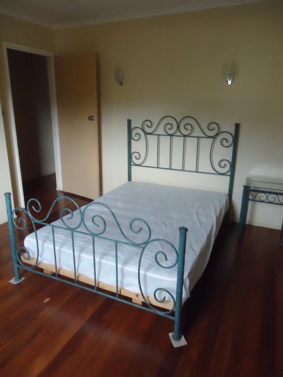 ROOM FOR RENT - SPRINGWOOD ( 4127 ) AREA - AVAILABLE NOW in Loganholme - Image 1