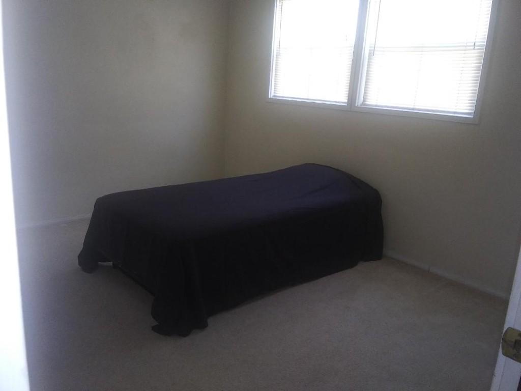 Large Clean Room For Rent in Frederick - Image 1