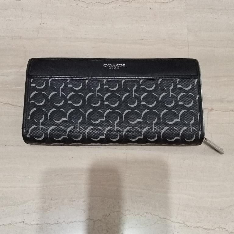Authentic Coach wallet in Geylang - Image 1