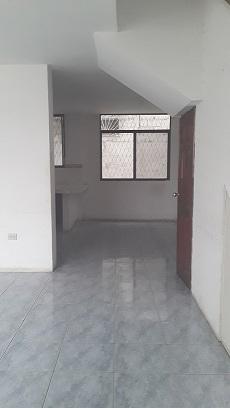 INMOBILIARIA ALARCÓN RENTA EXCELENTE CASA SECTOR AEROPUERTO en Montecristi - Imagen 4