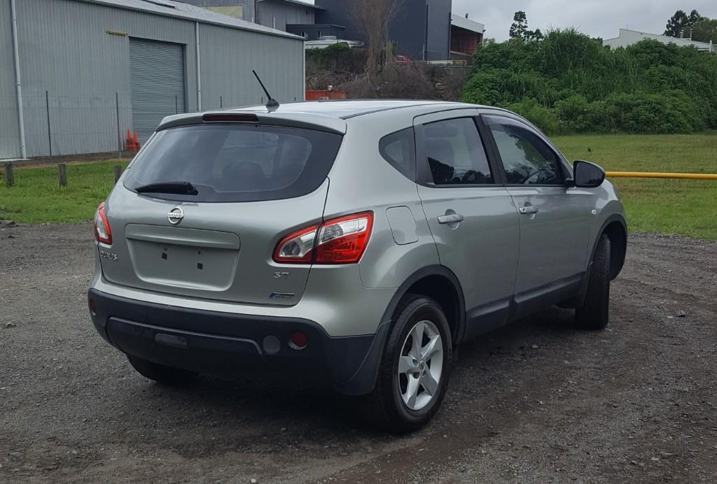 Nissan Dualis 2011 Auto in Highgate Hill - Image 2