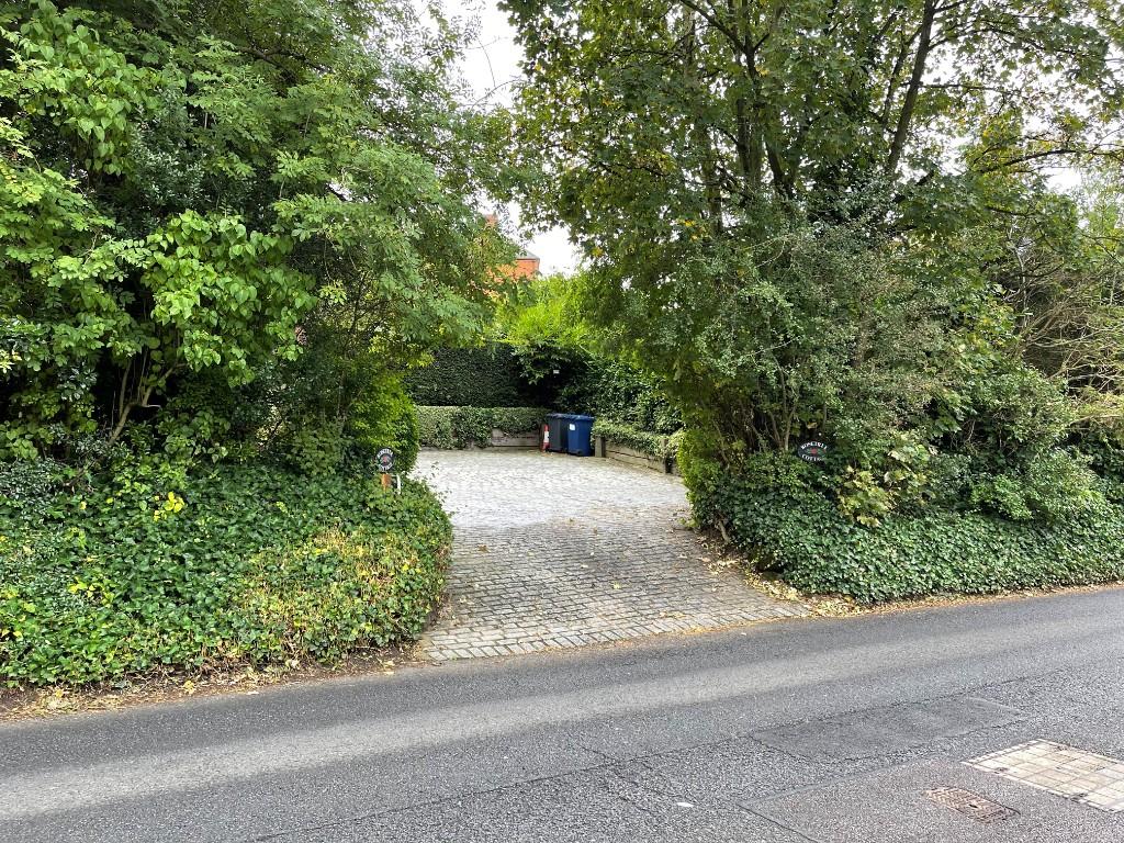 WE BUY LAND WITHOUT PLANNING PERMISSION in Wimbledon - Image 1