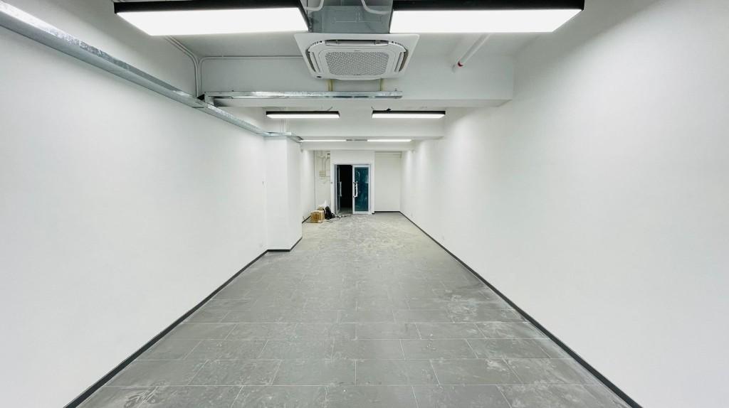 WAREHOUSE WITH TOILETFOR LEASE in Sai Wan Ho - Image 1