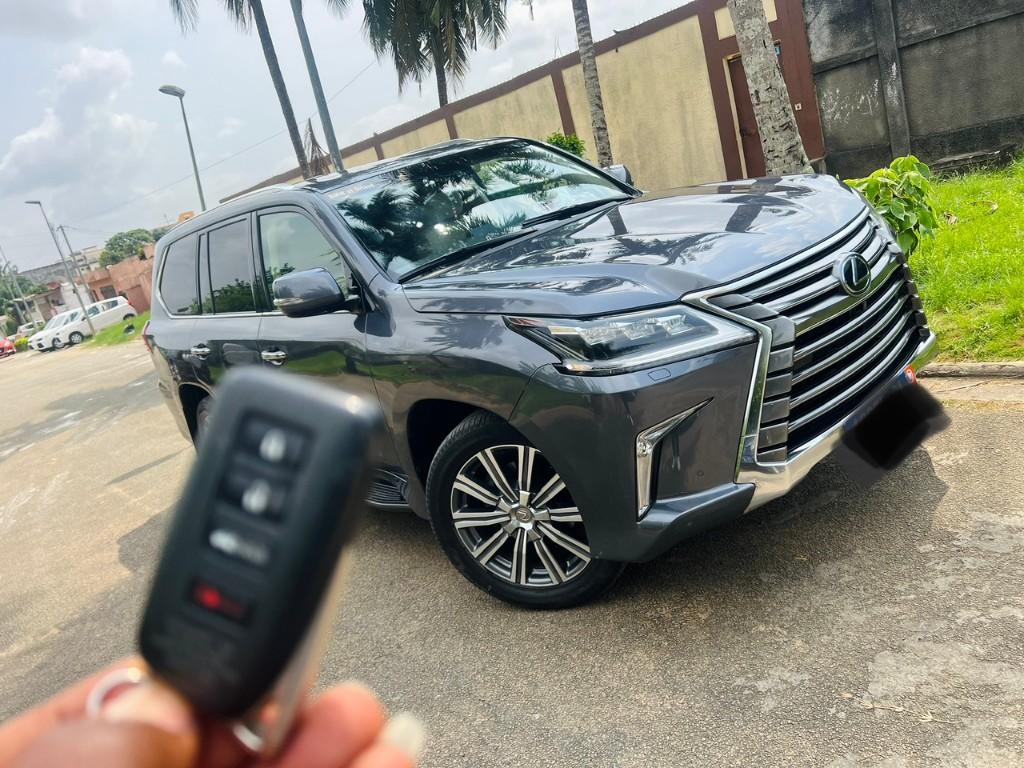 LEXUS LX570 FULL OPTION Annee 2018 à Abidjan - Photo 3
