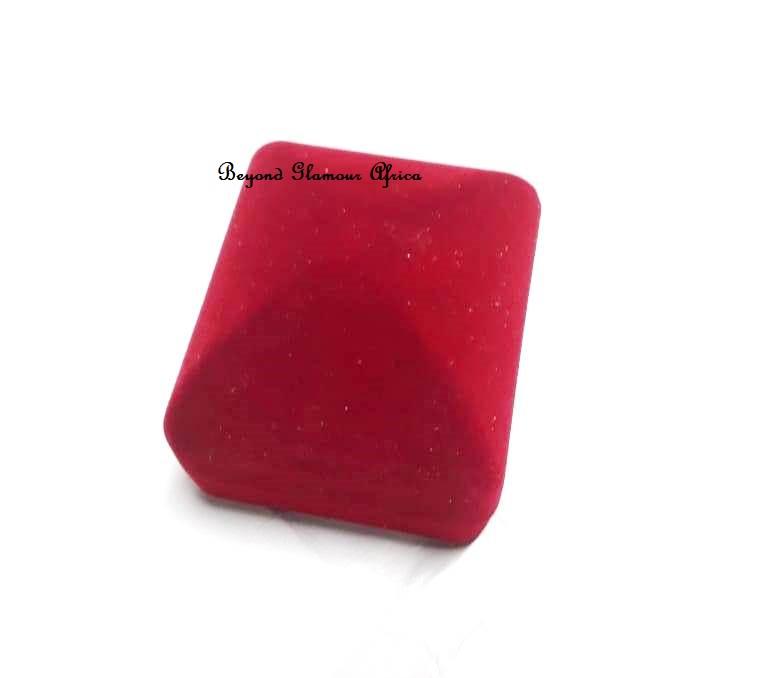 Red Square Velvet Ring Box in Nairobi - Image 3