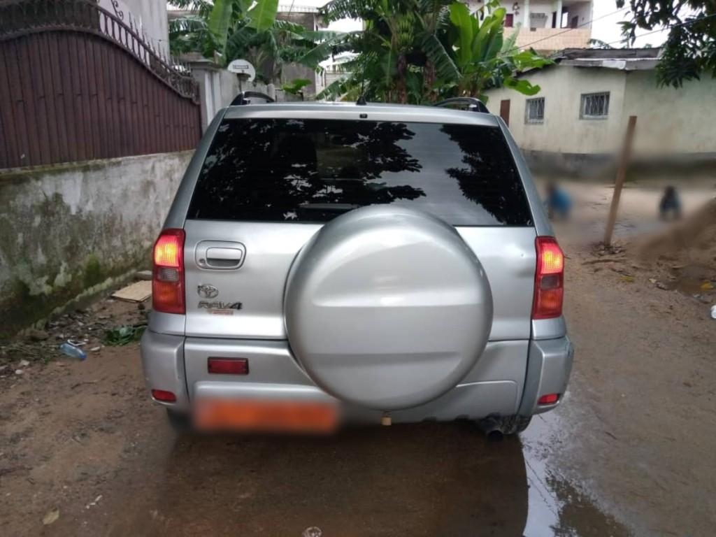 2004 Toyota RAV4 à vendre / code 3889 à Douala - Photo 5