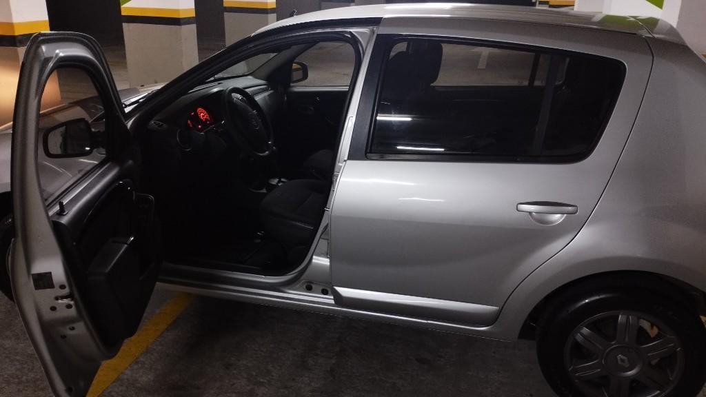 Sandero automático 2016 en Bucaramanga - Imagen 3