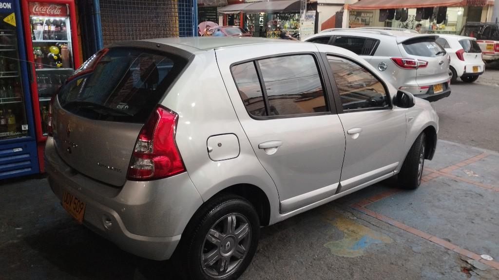 Sandero automático 2016 en Bucaramanga - Imagen 7