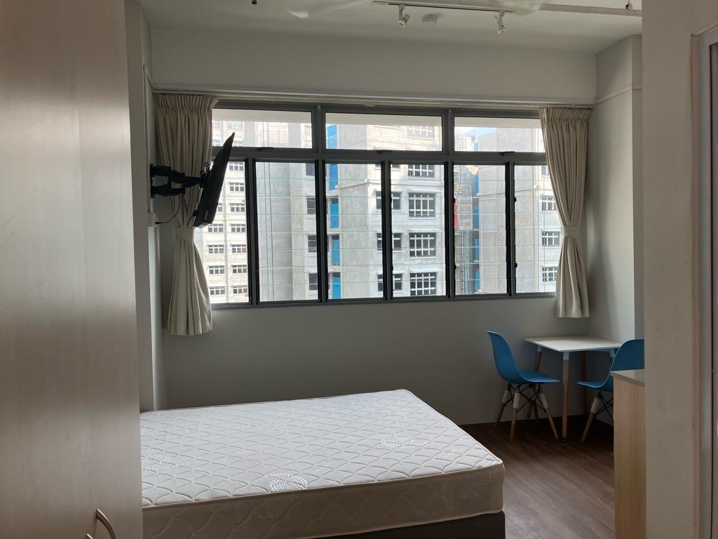 Boon Lay Dr Queen Bed Studio Room For Rent in Pioneer - Image 1