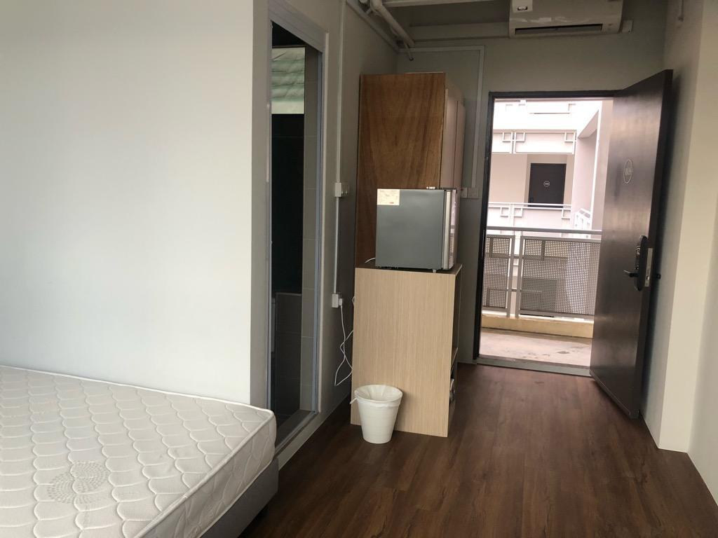 Boon Lay Dr Queen Bed Studio Room For Rent in Pioneer - Image 3
