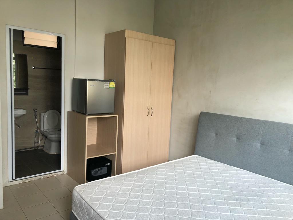 Boon Lay Dr Queen Bed Studio Room For Rent in Pioneer - Image 4