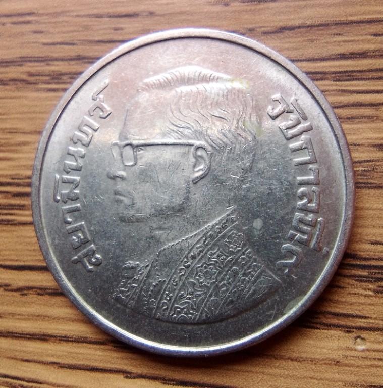 TAILANDIA 1977 RAMA IX 5 BAHT MONEDA en Guatemala - Imagen 2