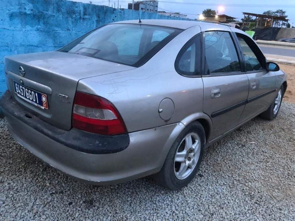 Opel Vectra 2000 à Abidjan - Photo 4
