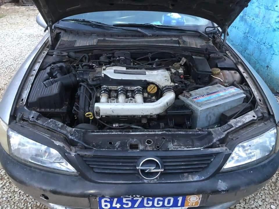 Opel Vectra 2000 à Abidjan - Photo 3
