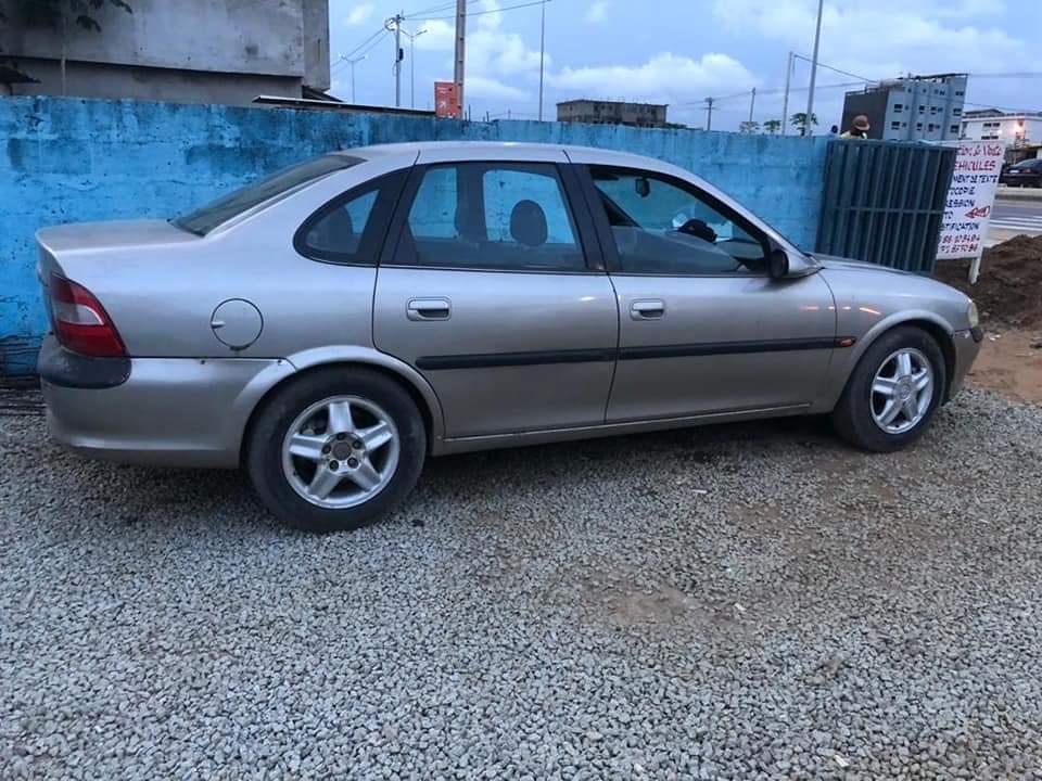 Opel Vectra 2000 à Abidjan - Photo 5