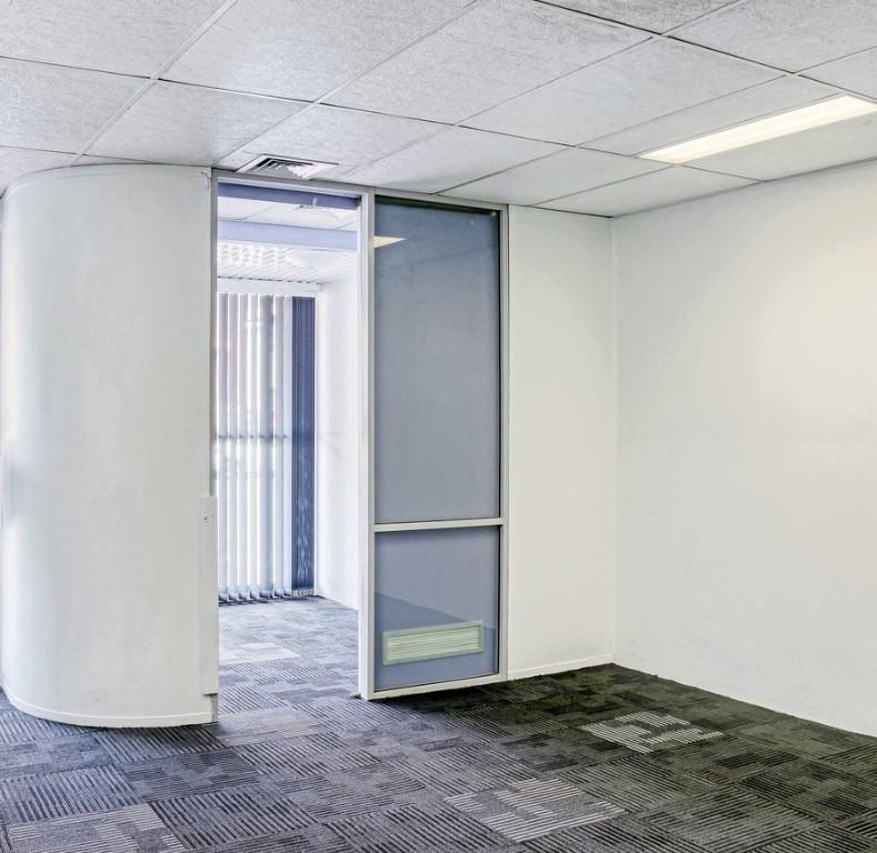 OFFICE SPACE AVAILABLE TO RENT OPPOSITE THE MACKAY COURTHOUSE! in Mackay - Image 2