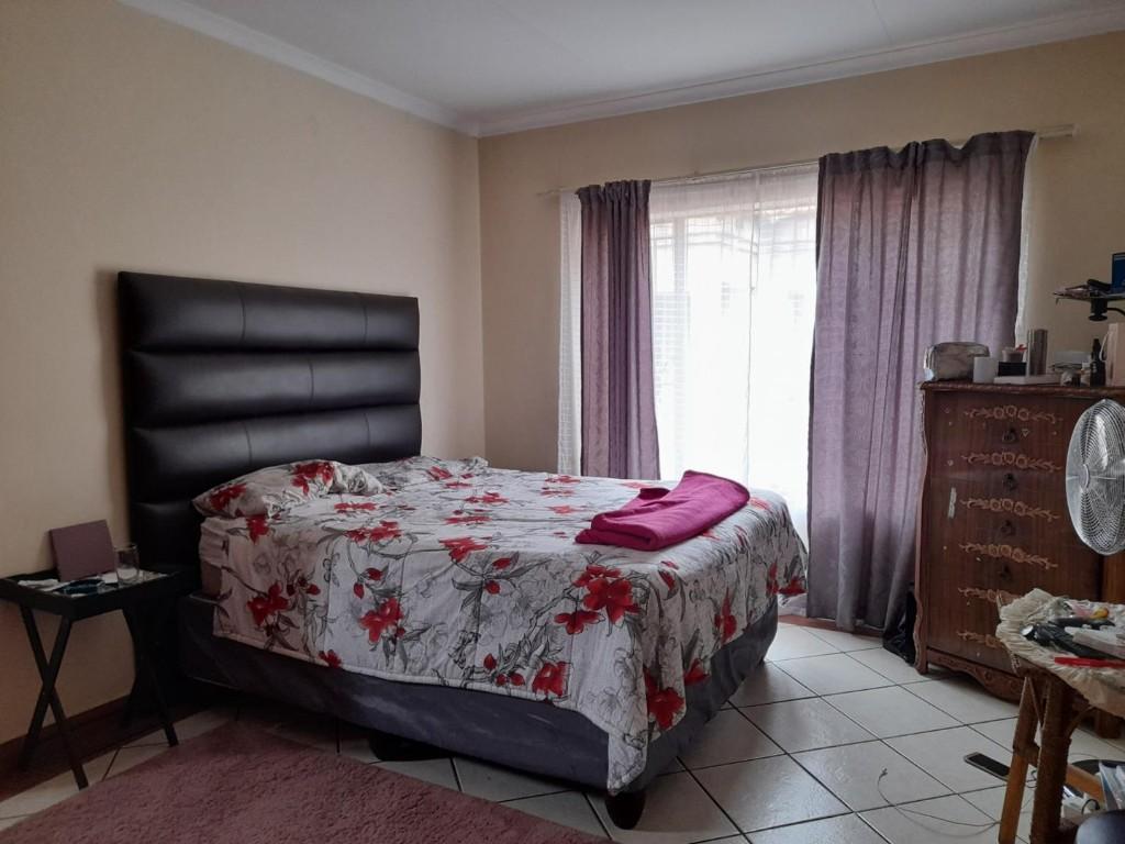 Available Three Bedroom Flat To Rent In Lower Bo Dorp in Rustenburg - Image 6