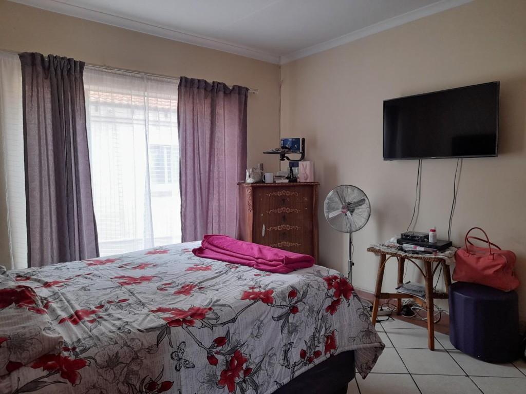 Available Three Bedroom Flat To Rent In Lower Bo Dorp in Rustenburg - Image 7